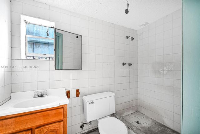 2415 NW 15th St, Miami, FL 33125