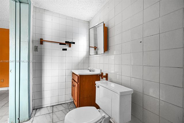 2415 NW 15th St, Miami, FL 33125