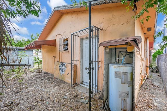 2415 NW 15th St, Miami, FL 33125