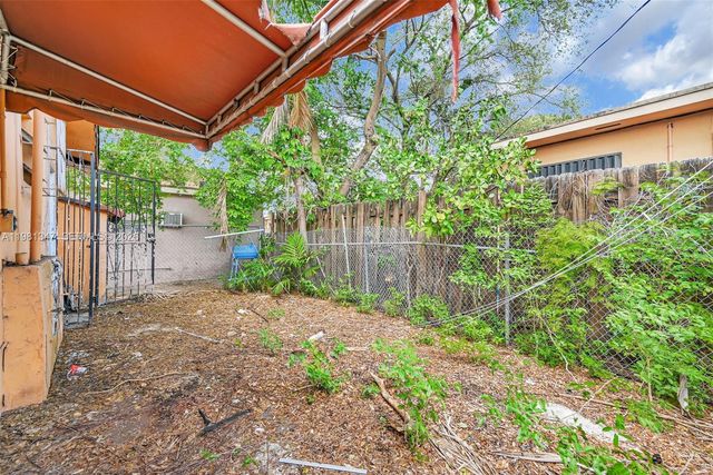 2415 NW 15th St, Miami, FL 33125