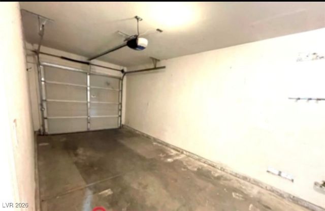 5585 Smoke Signal Avenue, Las Vegas, NV 89118