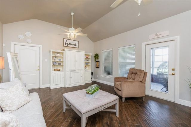 8102 Nazareth Dr, Corpus Christi, TX 78413