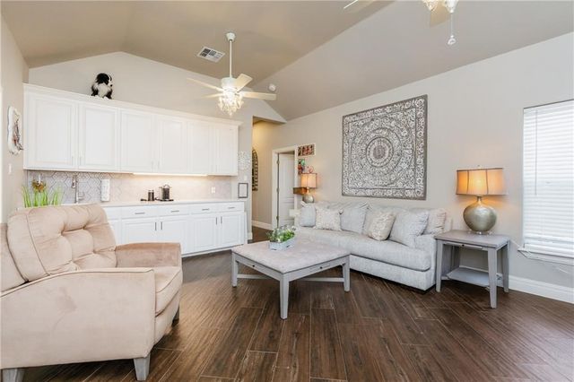 8102 Nazareth Dr, Corpus Christi, TX 78413