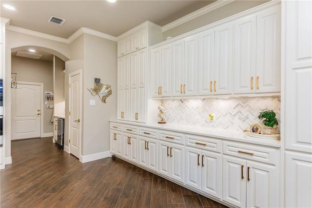 8102 Nazareth Dr, Corpus Christi, TX 78413