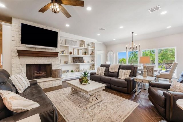 8102 Nazareth Dr, Corpus Christi, TX 78413