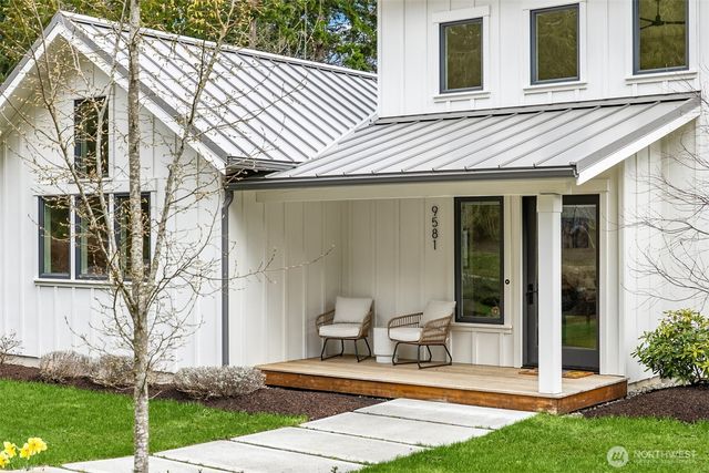 9581 NE Sigrids Court, Bainbridge Island, WA 98110