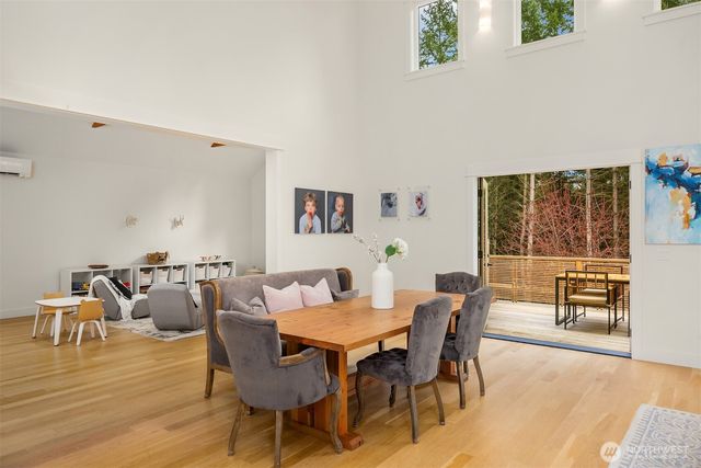 9581 NE Sigrids Court, Bainbridge Island, WA 98110