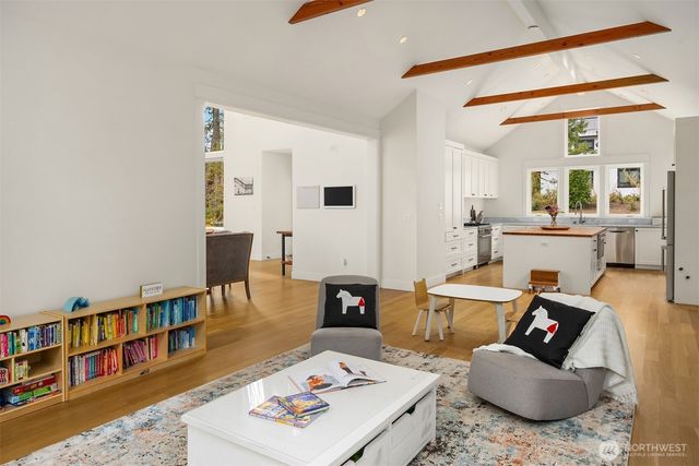 9581 NE Sigrids Court, Bainbridge Island, WA 98110