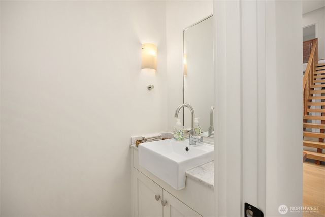 9581 NE Sigrids Court, Bainbridge Island, WA 98110