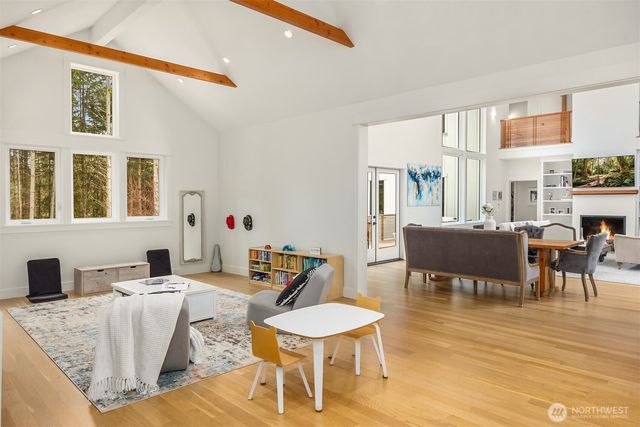 9581 NE Sigrids Court, Bainbridge Island, WA 98110