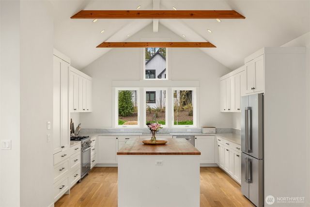 9581 NE Sigrids Court, Bainbridge Island, WA 98110