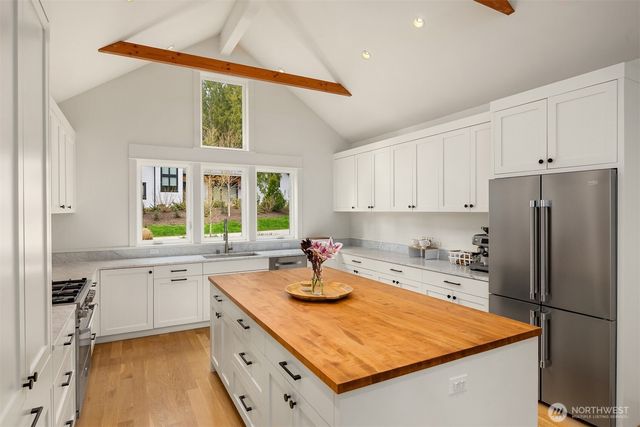 9581 NE Sigrids Court, Bainbridge Island, WA 98110