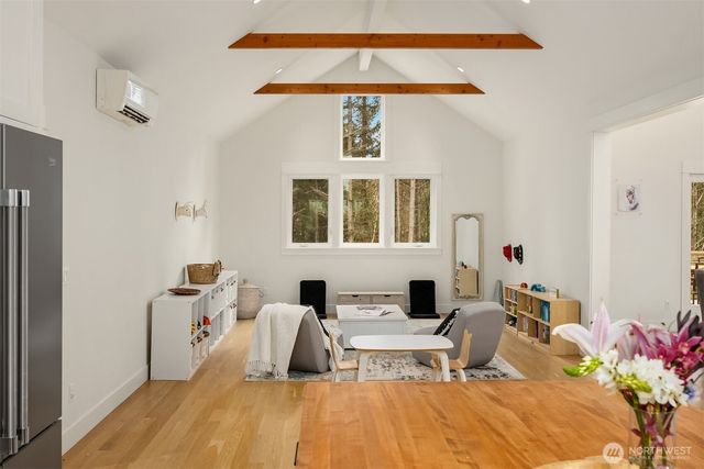 9581 NE Sigrids Court, Bainbridge Island, WA 98110