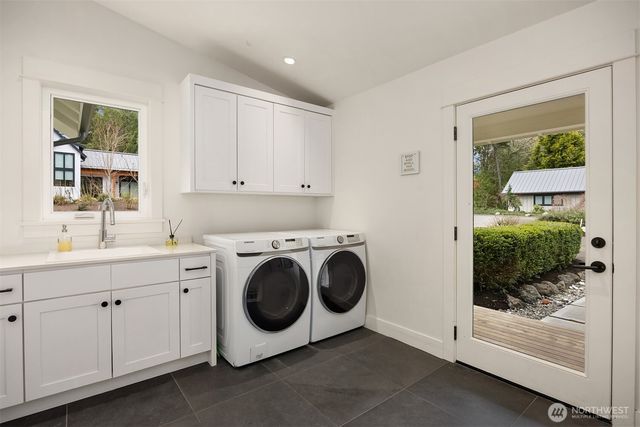 9581 NE Sigrids Court, Bainbridge Island, WA 98110