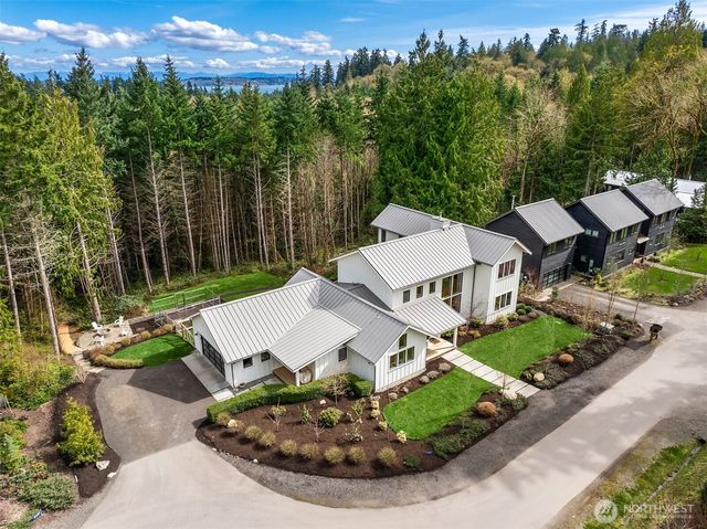 9581 NE Sigrids Court, Bainbridge Island, WA 98110