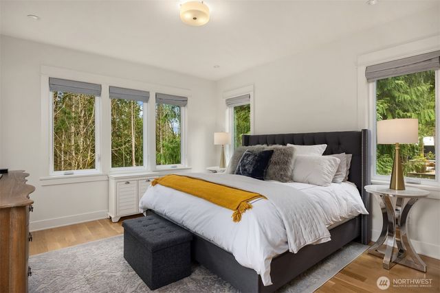 9581 NE Sigrids Court, Bainbridge Island, WA 98110