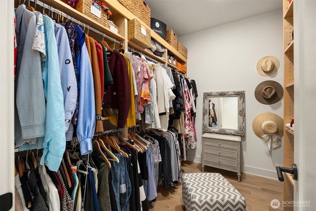 9581 NE Sigrids Court, Bainbridge Island, WA 98110