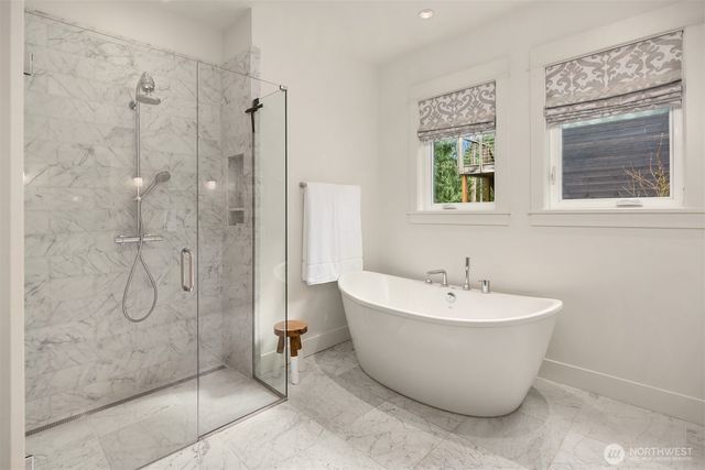 9581 NE Sigrids Court, Bainbridge Island, WA 98110