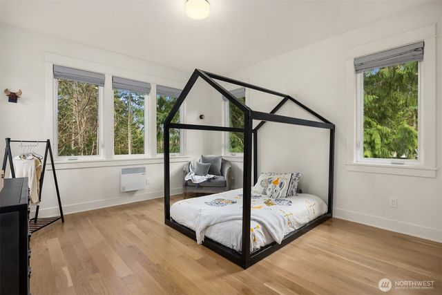 9581 NE Sigrids Court, Bainbridge Island, WA 98110