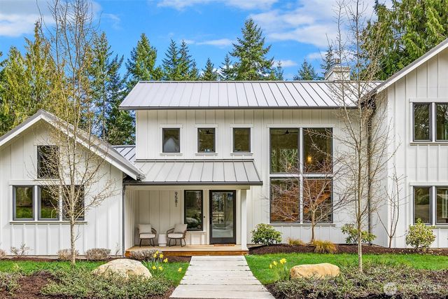9581 NE Sigrids Court, Bainbridge Island, WA 98110