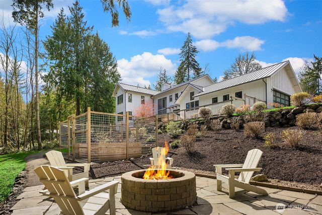 9581 NE Sigrids Court, Bainbridge Island, WA 98110