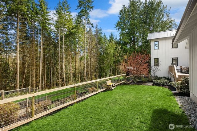 9581 NE Sigrids Court, Bainbridge Island, WA 98110