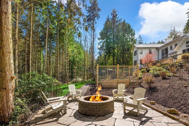 9581 NE Sigrids Court, Bainbridge Island, WA 98110