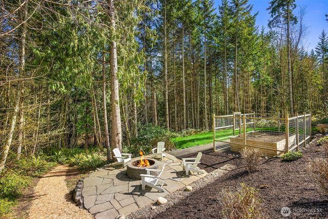 9581 NE Sigrids Court, Bainbridge Island, WA 98110