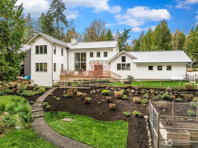 9581 NE Sigrids Court, Bainbridge Island, WA 98110
