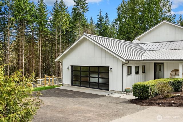 9581 NE Sigrids Court, Bainbridge Island, WA 98110