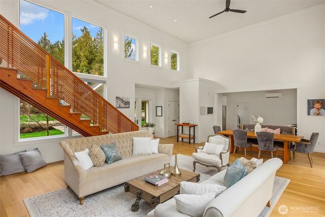 9581 NE Sigrids Court, Bainbridge Island, WA 98110