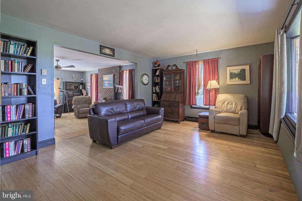 111 WOODS RD, Absecon, NJ 08201