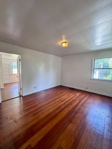 240 Pleasant St, Colfax, CA 95713