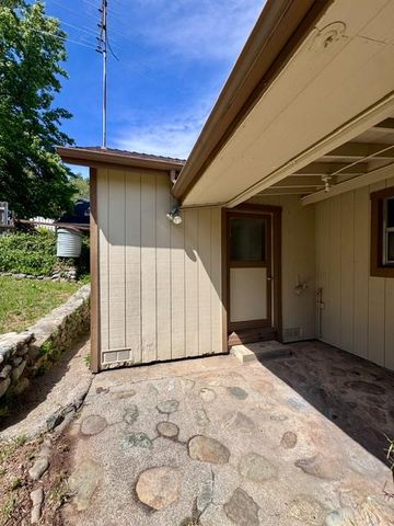 240 Pleasant St, Colfax, CA 95713