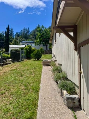 240 Pleasant St, Colfax, CA 95713
