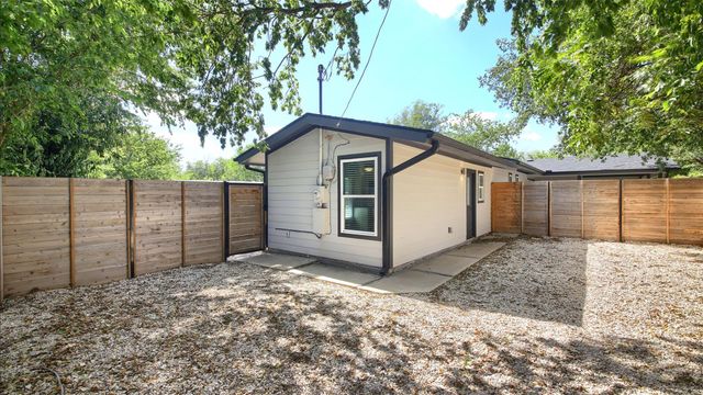 2101 Benwick CIR B, Austin, TX 78723