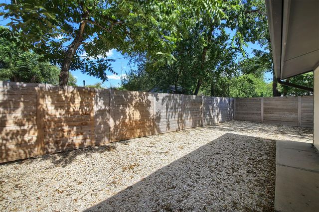 2101 Benwick CIR B, Austin, TX 78723