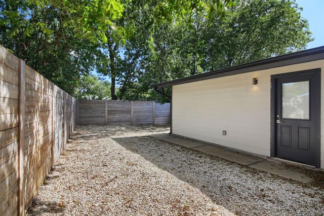 2101 Benwick CIR B, Austin, TX 78723
