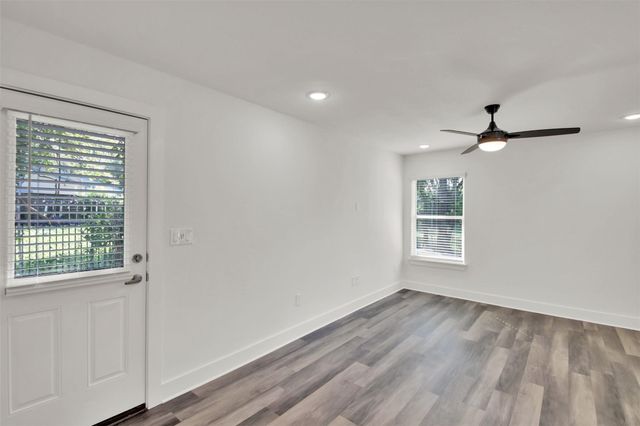 2101 Benwick CIR B, Austin, TX 78723