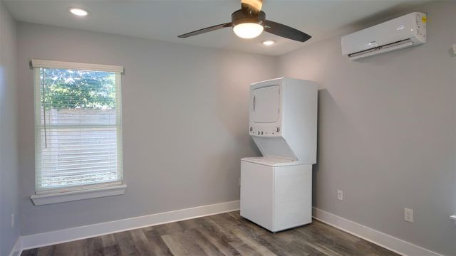 2101 Benwick CIR B, Austin, TX 78723