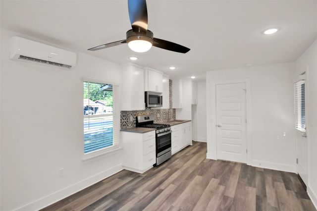 2101 Benwick CIR B, Austin, TX 78723
