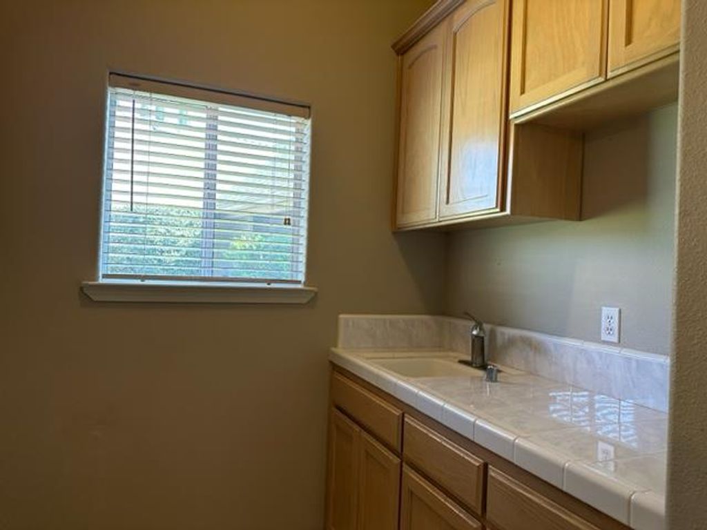 Image 13 of property listing at 4167 W Fallon Avenue, Fresno, CA 93722