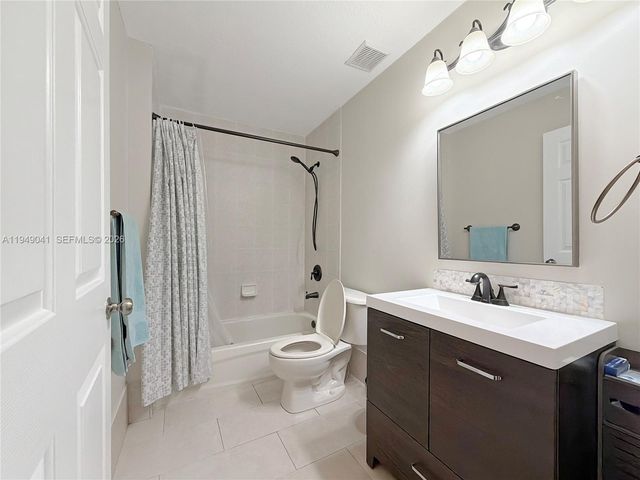 7355 NW 173rd Dr 103, Hialeah, FL 33015