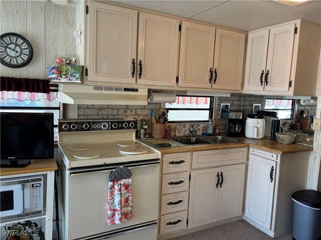 9 Jade DR 9J, Naples, FL 34114