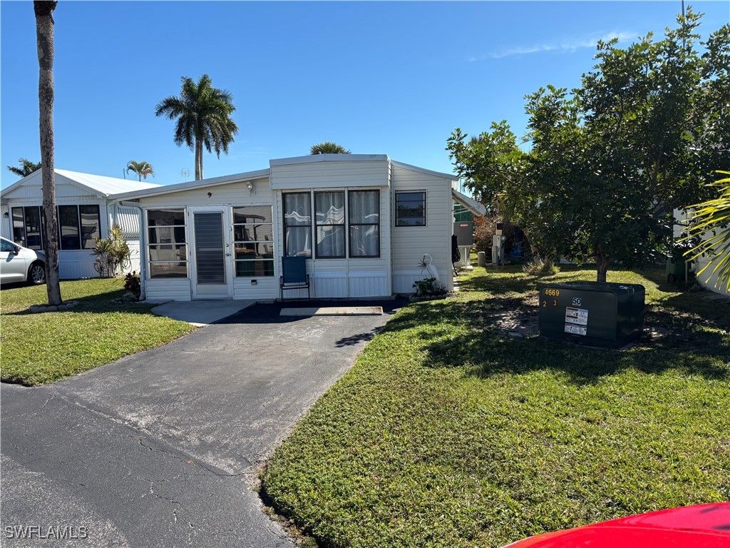 9 Jade DR 9J, Naples, FL 34114