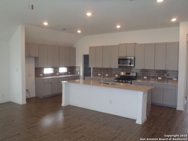 5919 Corsicana, Seguin, TX 78155