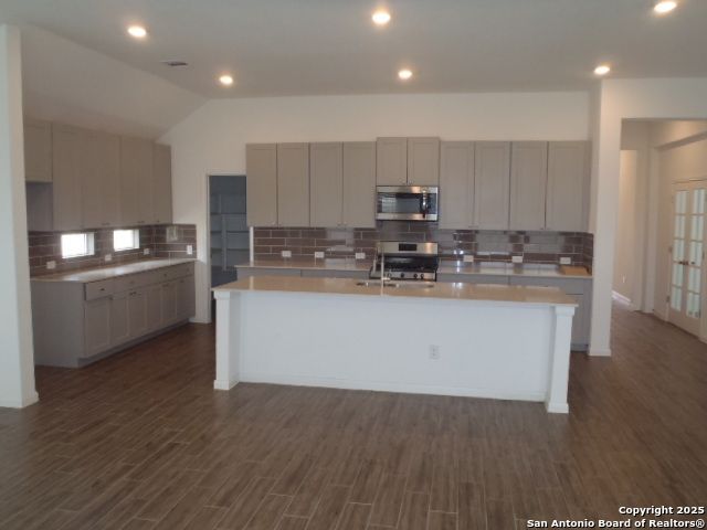 5919 Corsicana, Seguin, TX 78155