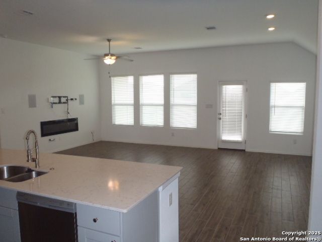 5919 Corsicana, Seguin, TX 78155
