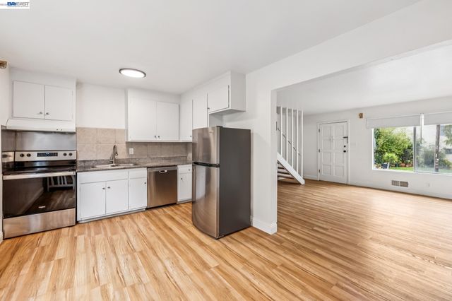 5963 MACCALL STREET, Oakland, CA 94609