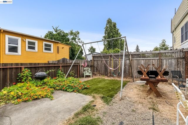 5963 MACCALL STREET, Oakland, CA 94609